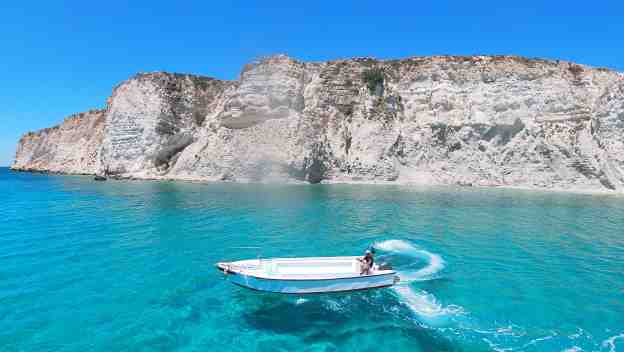 crete-boat-on-water-greece-elena-dimaki-photo