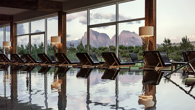 como-alpina-dolomites-italy-interior-pool-with-summer-view