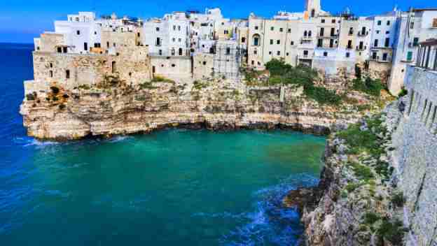 cave-in-polignano