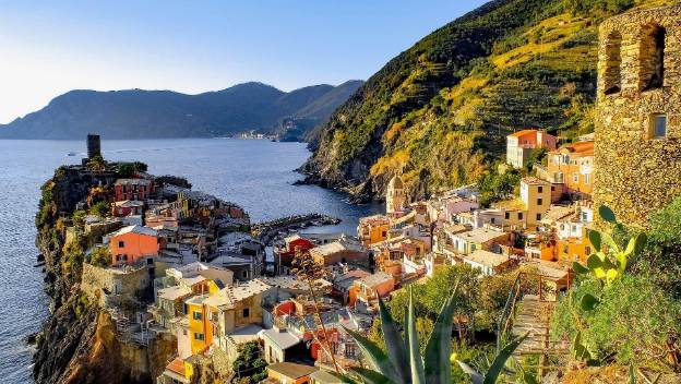 vernazza-cinque-terre-italy