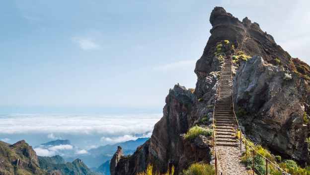  pico-do-arieiro-to-pico-ruivo-madeira-portugal 