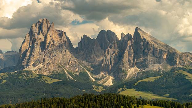 dolomites-peaks-views-italy