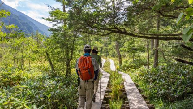 kamikochi-japan-hikers