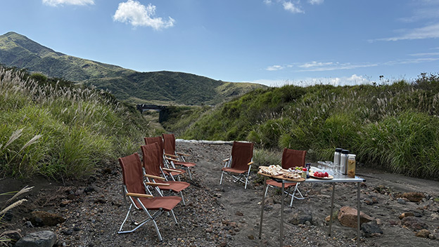 mount-aso-japan-outdoor-picnic