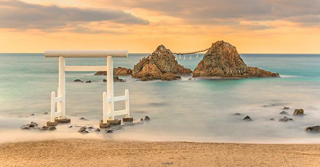 sacred-couple-rocks-sakurai-futamigaura-kyushu-japan