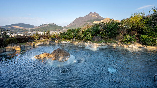 yufuin-onsen-yumesoen-kyushu-japan