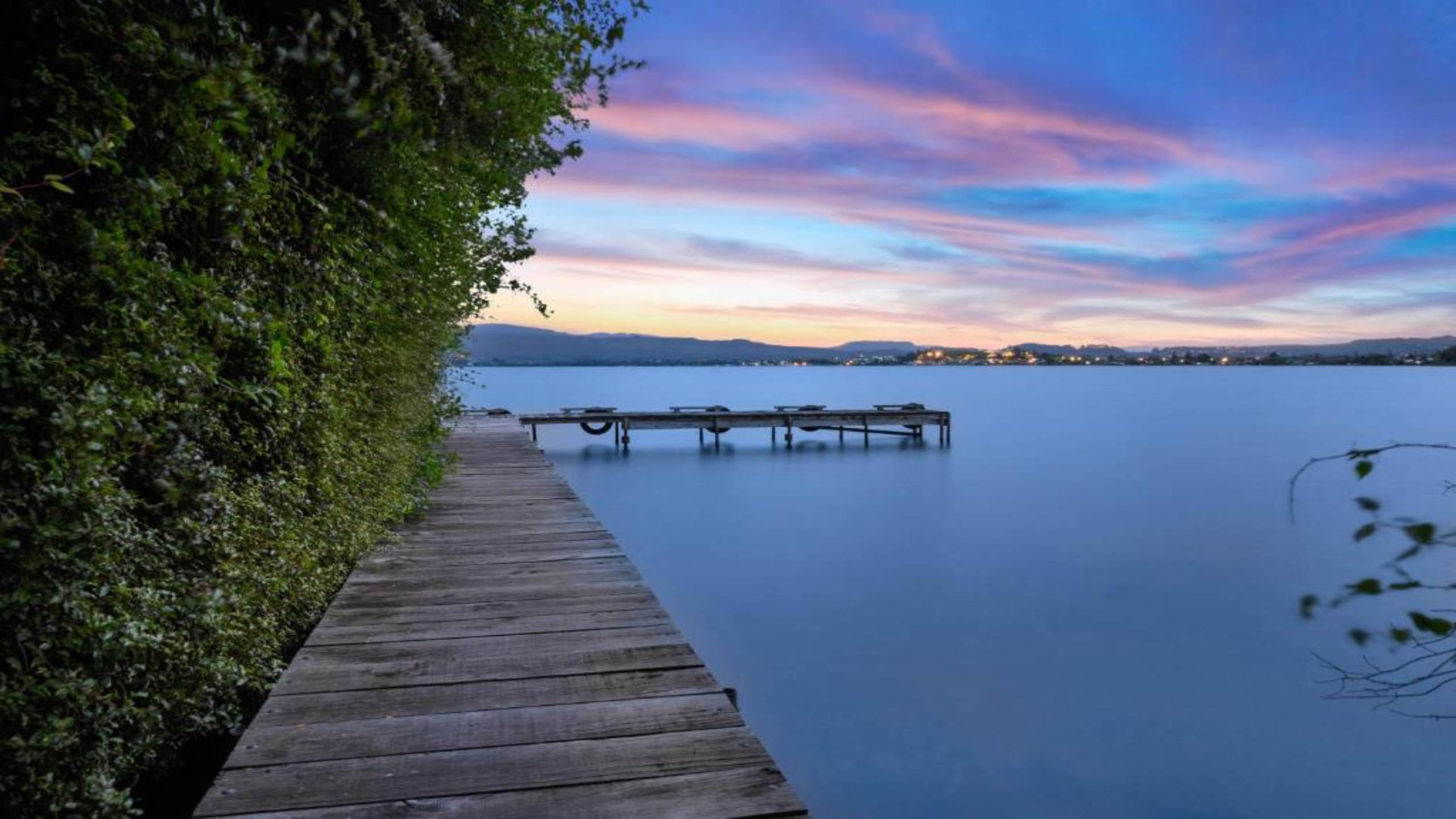 rotorua-new-zealand-luxury-hotel-private-jetty-sunset