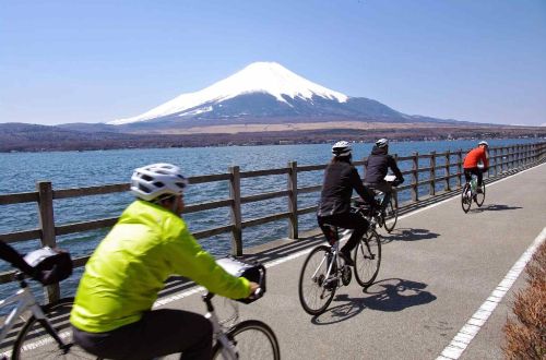 apan-tour-mt-fuji-five-lakes-luxury-cycling-cycle-along-lake-yamanakako