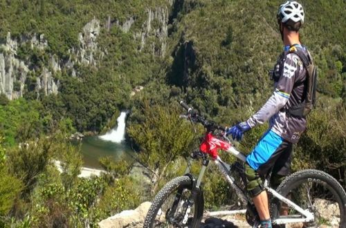 Great-Lake-Trail-Taupo-New-Zealand-Waihaha-section-waterfall