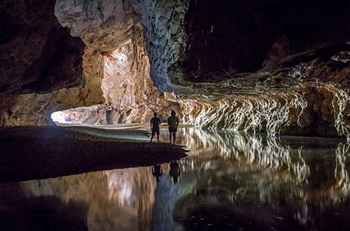 kimberley-western-australia-tunnel-creek-walking