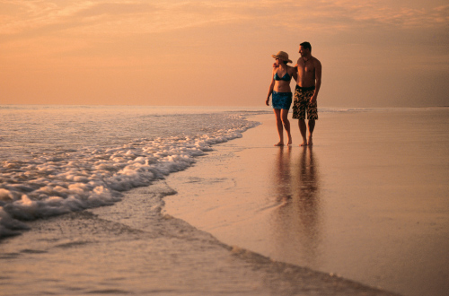 couple-walk-on-the-cable-beach