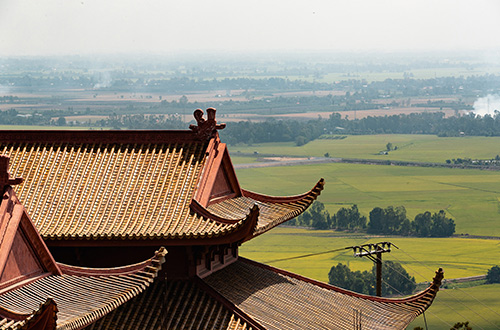 aqua-mekong-discovery-cruise-monastry-temple