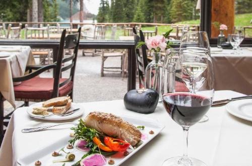 morraine-lake-lodge-dining-cuisine-canadian-rockies-canada-kootenay-national-park