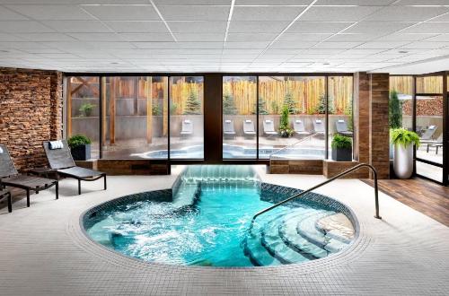 pomeroy-kananaskis-mountain-lodge-indoor-spa-pool-canadian-rockies-canada