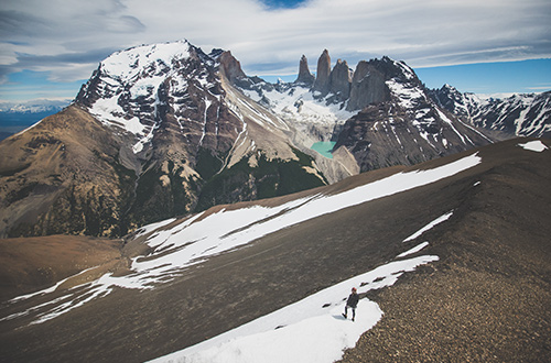 hiking-at-cerro-paine-torres-del-paine