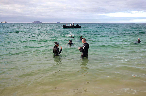 galapagos-ecuador-guest-snorkeling