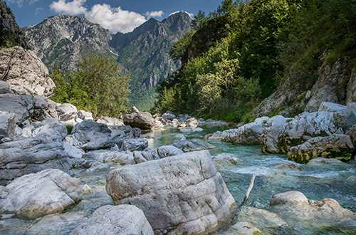 theth-national-park-blue-lake