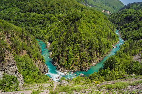 tara-canyon-river-bend