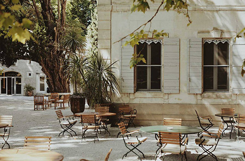 le-chateau-des-alpilles-france-alfresco-dining