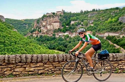 vineyards-medieval-town-biker-france-europw