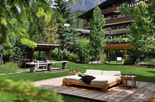 ciasa-salares-armentarola-garden-lounge-italy