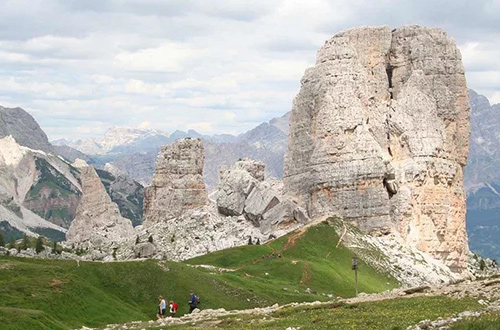 cinque-torri-mountain-peak-italy