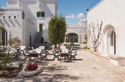 il-melograno-hotel-garden-patio-puglia-italy