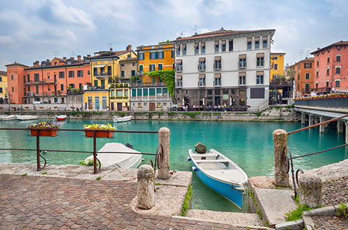 canale-di-mezzo-peschiera-del-garda-veneto-italy