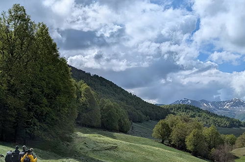 hikers-in-the-mountains-italian-apennines-exodus77096
