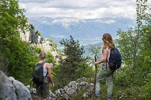 hikers-italian-apennines-exodus