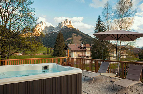 hot-tub-x-alp-hotel-san-giovanni-di-fassa-trentino-alto-adige-italy-bookingcom