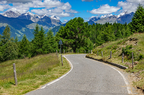 passo-del-mortirolo-sondrio-lombardy-italy