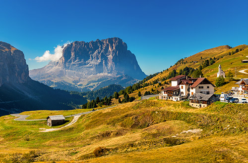 passo-gardena-dolomites-italy