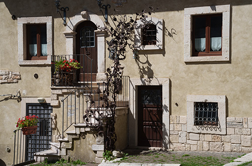 pescasseroli-historic-town-abruzzo-italy-shutterstock2401150145
