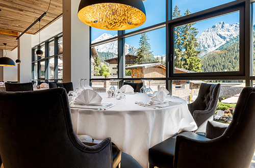 restaraunt-views-hotel-croce-bianca-canazei-trentino-alto-adige-italy