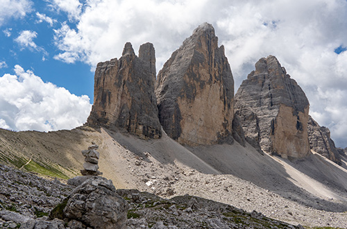 tre-cime-di-lavaredo-belluno-veneto-italy-view