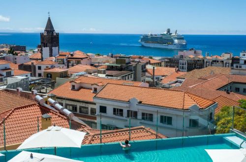 Castanheiro-Boutique-Hotel-pool-Funchal-Portugal