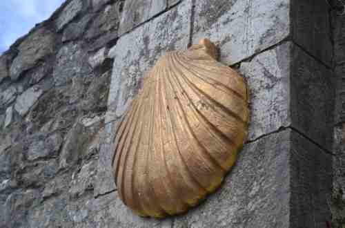 amino-de-santiago-walk-waysign-shell-portugal-europe