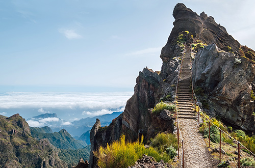 pico-de-arieiro-to-pico-ruivo-foothpath-madeira-portugal