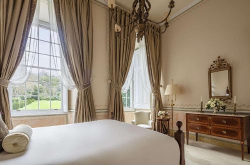 tivoli-palacio-de-seteais-portugal-bedroom-interior