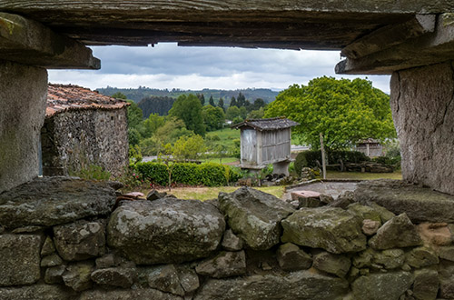 camino-stone-huts