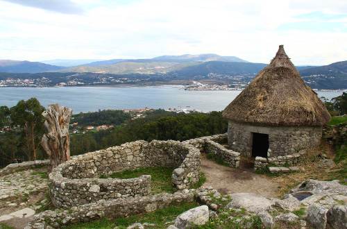 castro-monte-santa-tecla-spain-ruins