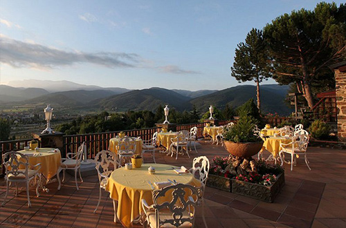 el-castell-de-ciutat-la-seu-d-urgell-spain-dining