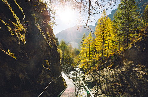 gorge-de-la-dala-bridge-leukerbad-swizerland