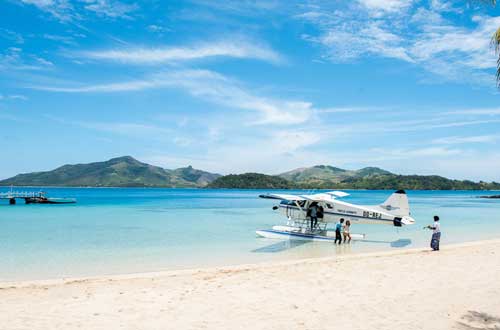 Turtle-Island_Seaplane-arrival-fiji