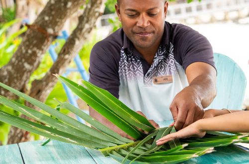 kokomo-island-resort-fiji-weaving-lesson