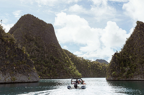 raja-ampat-indonesia-skiff-excursion-ride