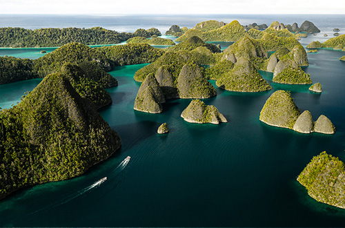 raja-ampat-indonesia-wayag-aerial