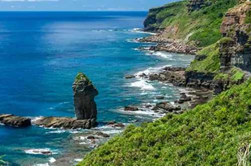 yonaguni-coast-with-rocks-japan