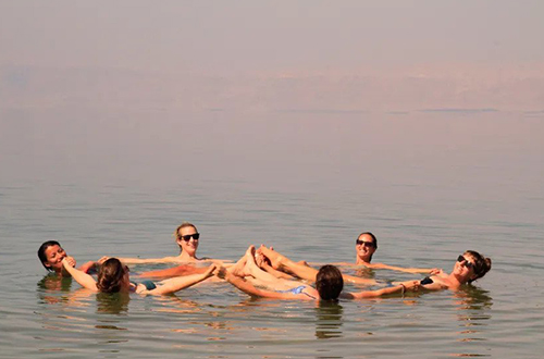 dead-sea-floating